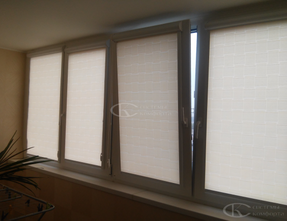 Жалюзи на балкон